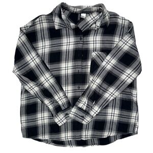 💙❤️ Black and white plaid long sleeve button down shirt